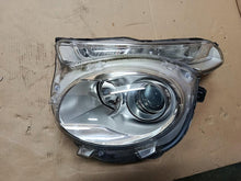 Laden Sie das Bild in den Galerie-Viewer, Frontscheinwerfer Citroën C1 II 90026272 81150-0H170 Links Headlight SCH2376909444ti