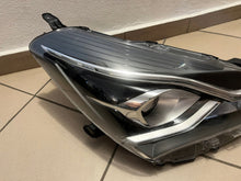 Load image into Gallery viewer, Frontscheinwerfer Toyota Yaris LED Rechts Scheinwerfer Headlight