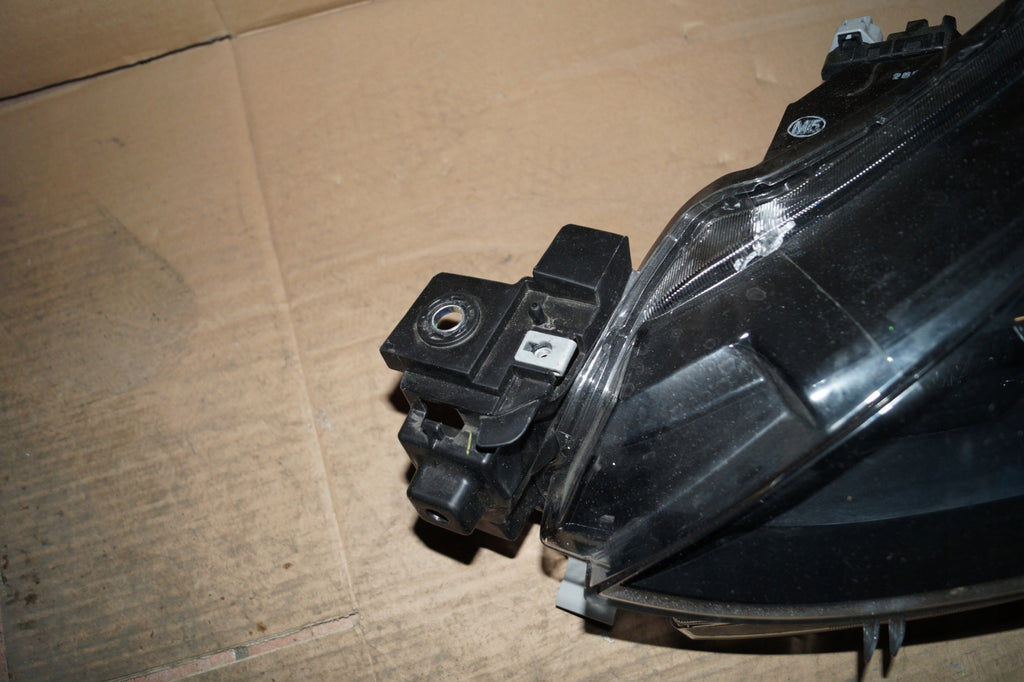 Frontscheinwerfer Mazda II D43N-51040 LED Ein Stück (Rechts oder Links) SCH5847167520kt
