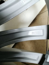 Load image into Gallery viewer, 1x Alufelge 19 Zoll 8.5" 5x120 25ET 6861225 BMW 6 F06 Rim Wheel FEL8123505373ob