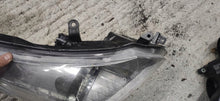 Laden Sie das Bild in den Galerie-Viewer, Frontscheinwerfer Toyota Corolla Verso Rechts Scheinwerfer Headlight