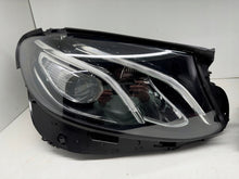 Laden Sie das Bild in den Galerie-Viewer, Frontscheinwerfer Mercedes-Benz W213 A2139064004 Ein Stück (Rechts oder Links) SCH4223305865ka