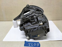 Laden Sie das Bild in den Galerie-Viewer, Frontscheinwerfer VW New Beetle Bi-Xenon FALSE Scheinwerfer Headlight SCH9126102301oy