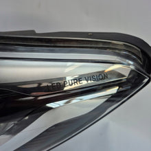 Laden Sie das Bild in den Galerie-Viewer, Frontscheinwerfer Renault Captur I 260606152R Links Scheinwerfer Headlight SCH7681231612mj