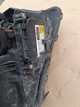 Laden Sie das Bild in den Galerie-Viewer, Frontscheinwerfer Toyota Avensis 85967-24010 Ein Stück (Rechts oder Links) SCH7820701446ks