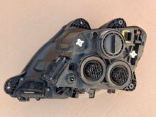 Laden Sie das Bild in den Galerie-Viewer, Frontscheinwerfer Daf 1857527 Rechts Scheinwerfer Headlight SCH9068810745qv
