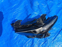 Laden Sie das Bild in den Galerie-Viewer, Frontscheinwerfer Mazda III BCJH-51040 LED Links Scheinwerfer Headlight