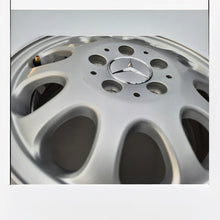 Laden Sie das Bild in den Galerie-Viewer, 1x Alufelge 15 Zoll 5.5&quot; 5x112 54ET Silber Mercedes-Benz Rim Wheel