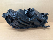 Laden Sie das Bild in den Galerie-Viewer, Frontscheinwerfer Skoda Octavia IV 5E4941017A Full LED Links Headlight SCH3284535253lj
