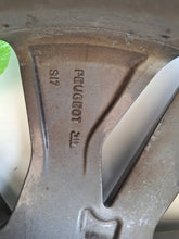 Load image into Gallery viewer, 1x Alufelge 17 Zoll 9814117977 Peugeot Rim Wheel FEL9929091477rr