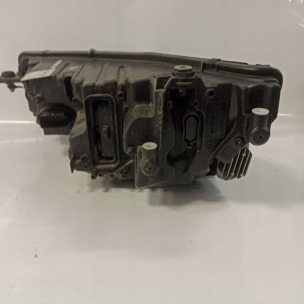 Frontscheinwerfer Skoda Octavia IV 030111823200 Rechts Scheinwerfer Headlight SCH5070684823pa