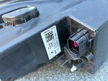 Laden Sie das Bild in den Galerie-Viewer, Frontscheinwerfer Seat Tarraco 5FJ941007H Full LED Links Scheinwerfer Headlight SCH8826687483zd