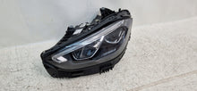Laden Sie das Bild in den Galerie-Viewer, Frontscheinwerfer Mercedes-Benz W206 2609067103 Links Scheinwerfer Headlight SCH6278706457bg