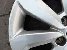Load image into Gallery viewer, 1x Alufelge 16 Zoll 6.0" 4x100 49ET Glanz Silber 52910-H8260 Kia Stonic FEL3732698383kw