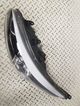 Laden Sie das Bild in den Galerie-Viewer, Frontscheinwerfer Kia Ceed 92101-A2010 92101A2010 Ein Stück (Rechts oder Links)