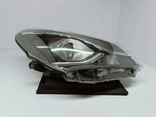 Laden Sie das Bild in den Galerie-Viewer, Frontscheinwerfer Toyota Yaris Rechts Scheinwerfer Headlight SCH9927163302om