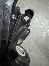 Load image into Gallery viewer, Frontscheinwerfer Toyota Prius Plus Rechts Scheinwerfer Headlight SCH8766381656ue