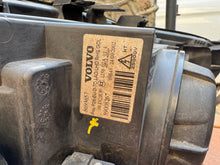 Load image into Gallery viewer, Frontscheinwerfer Volvo Xc70 8693657 Xenon Rechts Scheinwerfer Headlight