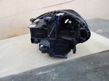 Laden Sie das Bild in den Galerie-Viewer, Frontscheinwerfer Mercedes-Benz W246 A2469067001 Rechts Scheinwerfer Headlight SCH8421156225jr