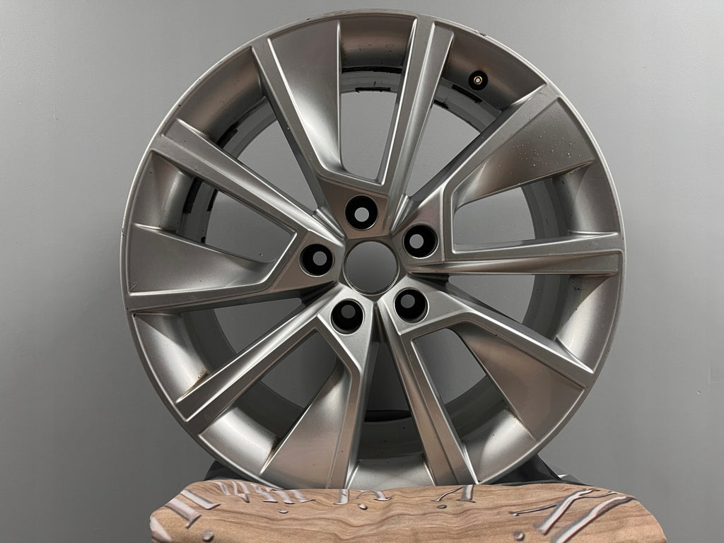 1x Alufelge 18 Zoll 7.5" 5x112 48ET Glanz Silber 5E3601025K Skoda Octavia FEL6542610118sp