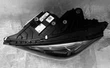 Laden Sie das Bild in den Galerie-Viewer, Frontscheinwerfer Mercedes-Benz W206 A2069060703 LED Links Headlight
