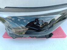 Laden Sie das Bild in den Galerie-Viewer, Frontscheinwerfer Toyota C-Hr 81150-YP280 Links Scheinwerfer Headlight SCH1746075263fr