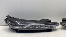 Laden Sie das Bild in den Galerie-Viewer, Frontscheinwerfer Hyundai Kona 92207-J9000 Ein Satz Scheinwerfer Headlight SCH8221373720mx
