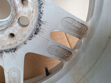 Laden Sie das Bild in den Galerie-Viewer, 1x Alufelge 18 Zoll 7.5&quot; 5x120 53ET 6750317-7 Land Rover Range Rim Wheel