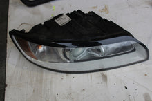 Load image into Gallery viewer, Frontscheinwerfer Volvo S40 V50 31265695 Rechts Scheinwerfer Headlight SCH9300990564vh