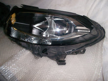 Load image into Gallery viewer, Frontscheinwerfer Mercedes-Benz W246 A2468205361 A2468205461 Rechts oder Links SCH8939690408ib