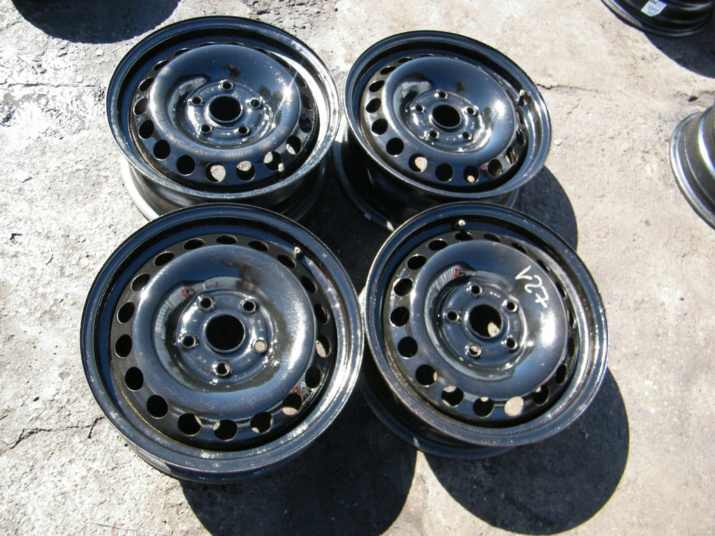 4x Alufelge 15 Zoll 6.0" 5x112 47ET Silber VW Caddy V Golf III Jetta VI Touran FEL6109057461ko