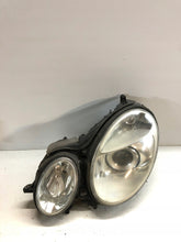 Load image into Gallery viewer, Frontscheinwerfer Mercedes-Benz W211 Xenon Links Scheinwerfer Headlight SCH4422800403ds