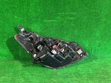 Load image into Gallery viewer, Frontscheinwerfer Toyota Yaris Links Scheinwerfer Headlight