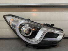 Load image into Gallery viewer, Frontscheinwerfer Hyundai I I40 92102-3Z030 LED Rechts Scheinwerfer Headlight