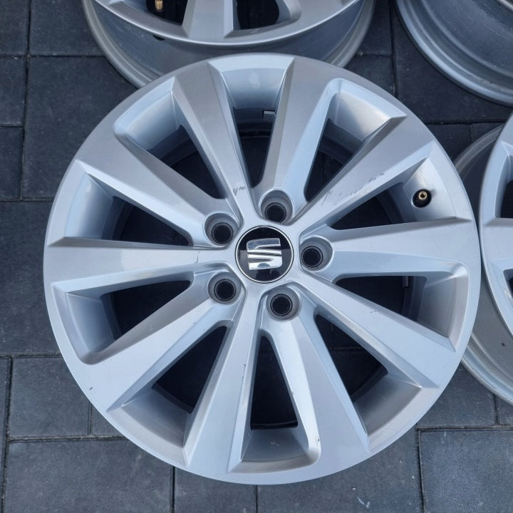 4x Alufelge 15 Zoll 5.5" 5x100 40ET Silber 6F0601025G Seat I Rim Wheel FEL2725744575yy