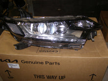 Laden Sie das Bild in den Galerie-Viewer, Frontscheinwerfer Mitsubishi Outlander III ECM921-22A20 LED Rechts Headlight