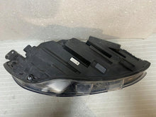 Laden Sie das Bild in den Galerie-Viewer, Frontscheinwerfer Ford Focus MX7B-13E015-EB Full LED Links Headlight SCH3212114460oo