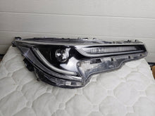 Laden Sie das Bild in den Galerie-Viewer, Frontscheinwerfer Toyota Corolla 81110-02S70 LED Ein Stück (Rechts oder Links)