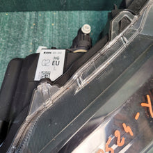 Load image into Gallery viewer, Frontscheinwerfer Toyota Yaris Cross 695060102 Links Scheinwerfer Headlight SCH7255871368qu