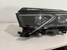 Laden Sie das Bild in den Galerie-Viewer, Frontscheinwerfer Skoda Octavia IV 5E4941035 LED Ein Stück (Rechts oder Links) SCH1456764375vv