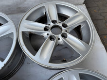 Laden Sie das Bild in den Galerie-Viewer, 4x Alufelge 16 Zoll 7.0" 5x120 44ET Silber 6775619 BMW E88 E81 E82 E87 Rim Wheel FEL6568428042jq