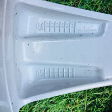 Load image into Gallery viewer, 1x Alufelge 17 Zoll 7.0" 5x110 41ET Glanz Silber 13260607 Opel Astra J Meriva FEL1611191022uc