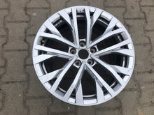 Load image into Gallery viewer, 1x Alufelge 18 Zoll 8.0&quot; 5x112 25ET Glanz Silber 760601025H VW Touareg Rim Wheel
