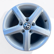 Load image into Gallery viewer, 1x Alufelge 15 Zoll 6.5&quot; 5x112 5K0071495 VW Passat Rim Wheel