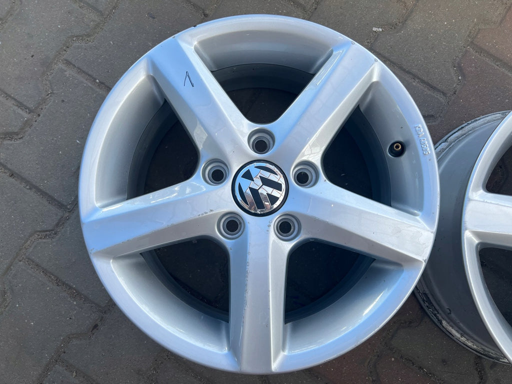 1x Alufelge 15 Zoll 6.5" 5x112 5K0071495 VW Passat Rim Wheel