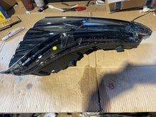 Laden Sie das Bild in den Galerie-Viewer, Frontscheinwerfer Hyundai Tucson 92207N7100 LED Ein Stück (Rechts oder Links) SCH5298199228an
