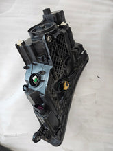 Laden Sie das Bild in den Galerie-Viewer, Frontscheinwerfer Skoda Superb III 3V1941016B Xenon Rechts Headlight