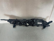 Laden Sie das Bild in den Galerie-Viewer, Frontscheinwerfer Mitsubishi Eclipse Cross EDM92205010 LED Links Headlight SCH4590074146go