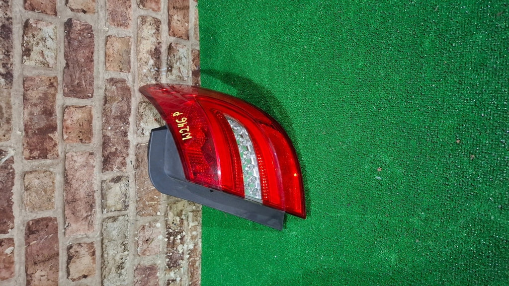 Rückleuchte Mercedes-Benz W246 A2468200664 Rechts Rearlight