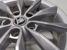 Laden Sie das Bild in den Galerie-Viewer, 1x Alufelge 16 Zoll 6.5&quot; 5x112 7E0601025AD Skoda Octavia Iii Rim Wheel